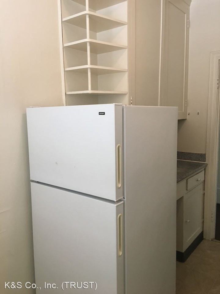 1757 Oxford Street - Photo 3 of 11