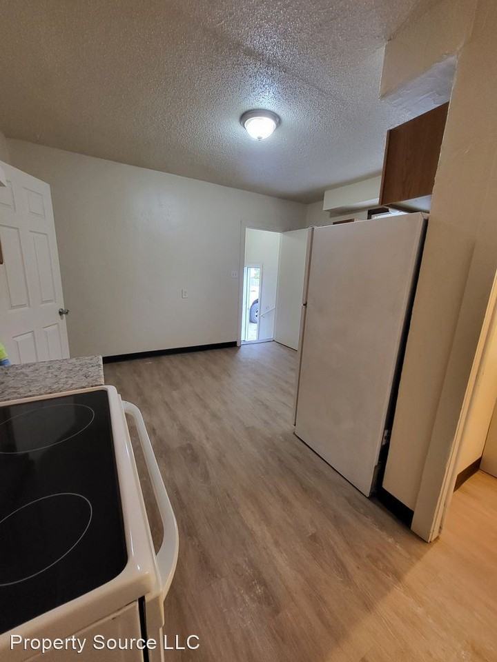 1303 Walnut - Photo 2 of 10