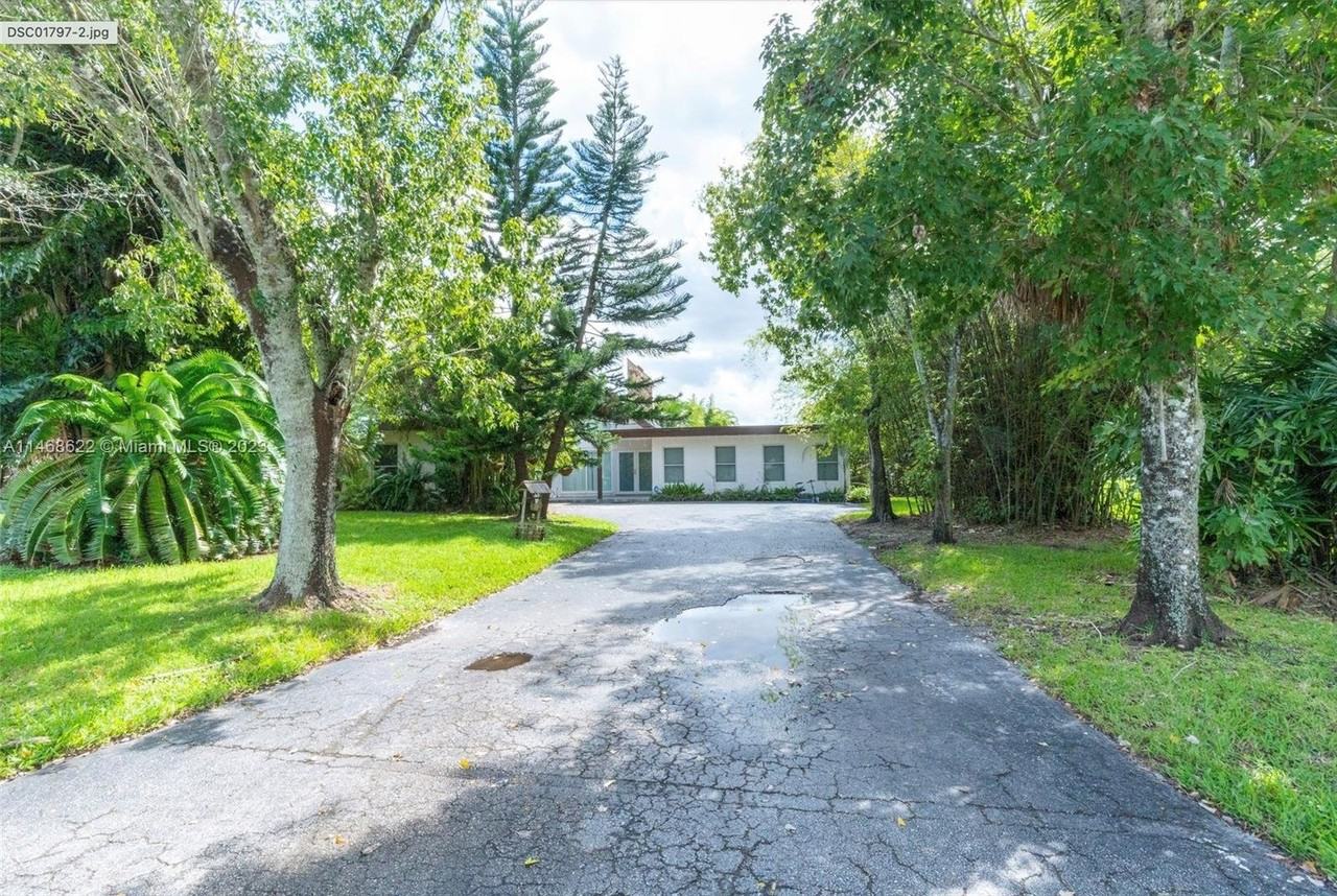 18520 Sw 58th St - Photo 2 of 8