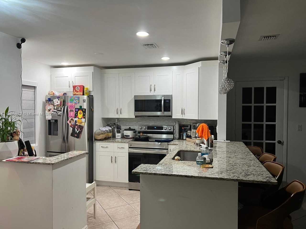 14751 Sw 90th Ter #14751 - Photo 3 of 8