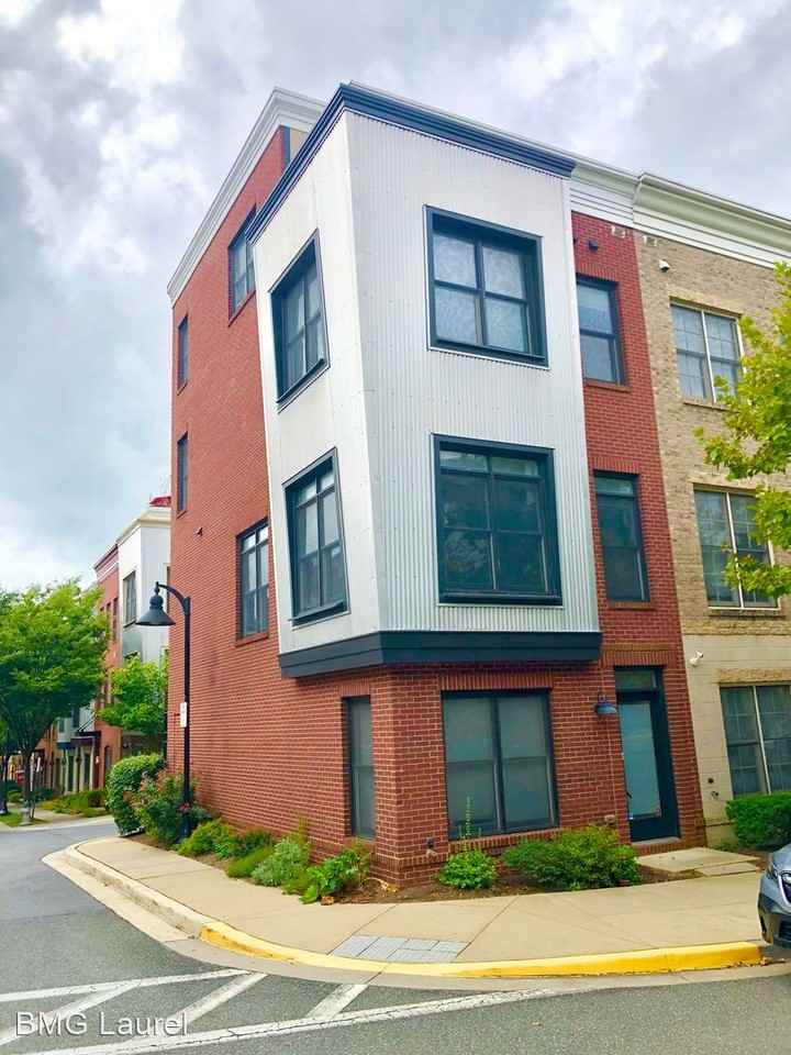 4411 Longfellow St - Photo 2 of 33