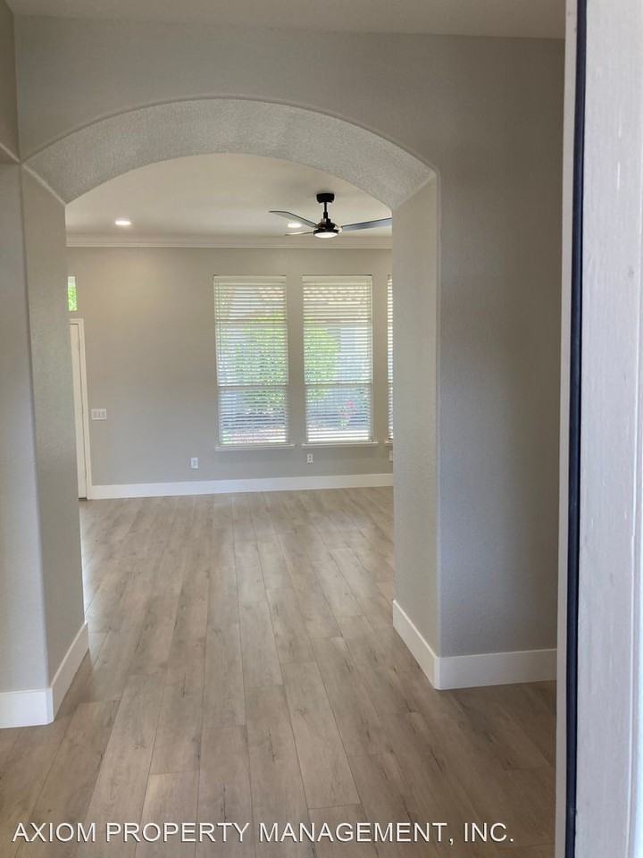 7609 Summertime Ln - Photo 3 of 19