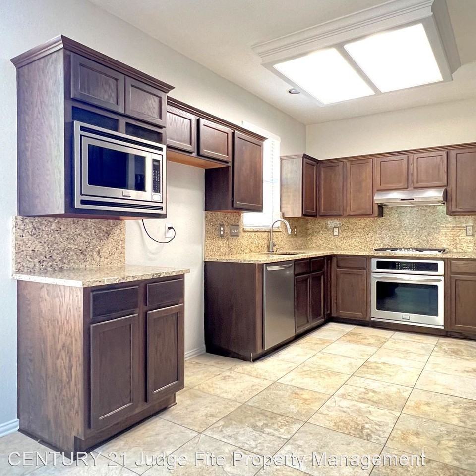 4304 Stone Hollow Way - Photo 3 of 11