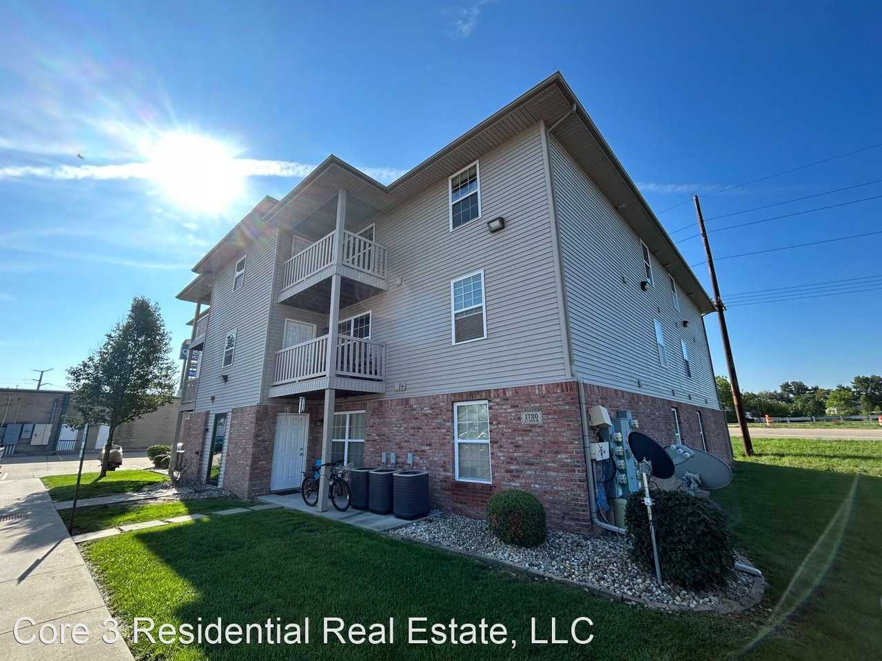 1718 & 1720 RT Dunn Dr Apartments in Dimmitt's Grove, Bloomington, IL