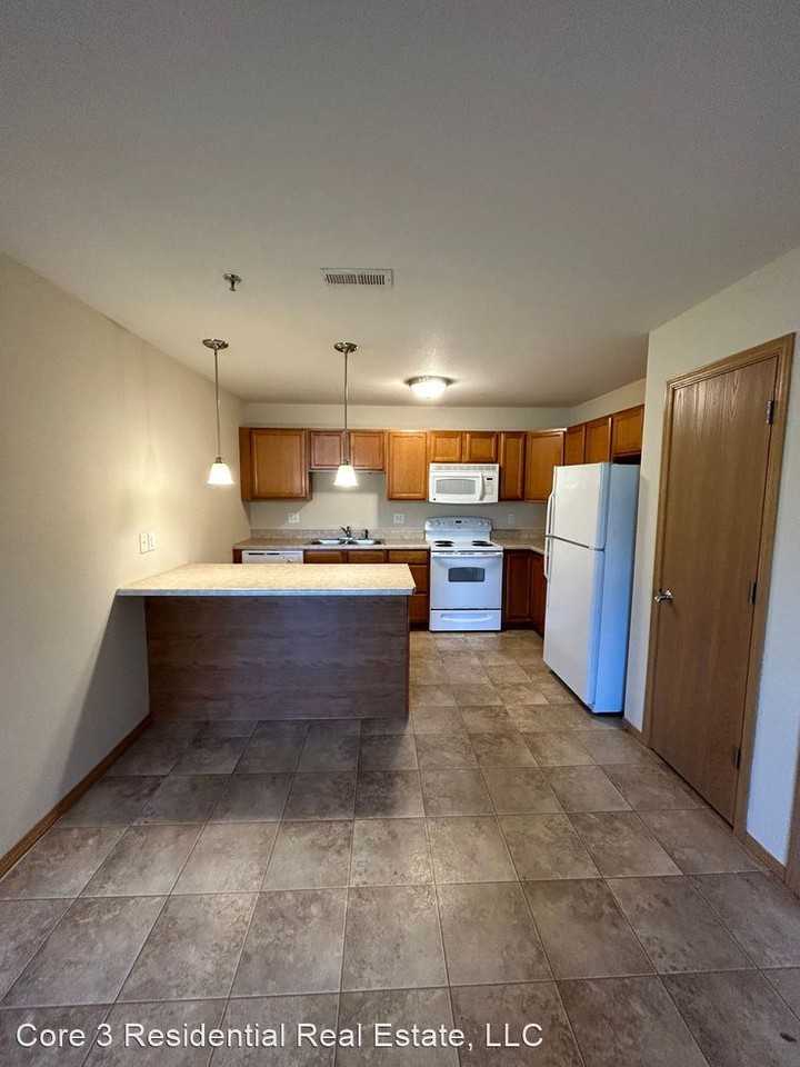 1718 & 1720 RT Dunn Dr Apartments in Dimmitt's Grove, Bloomington, IL