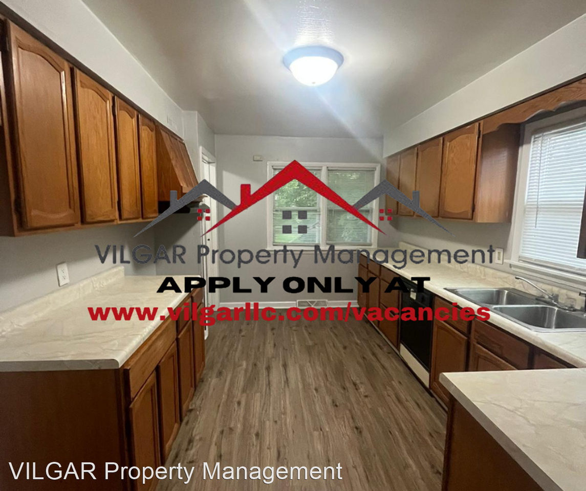 674 Allen St - Photo 2 of 22