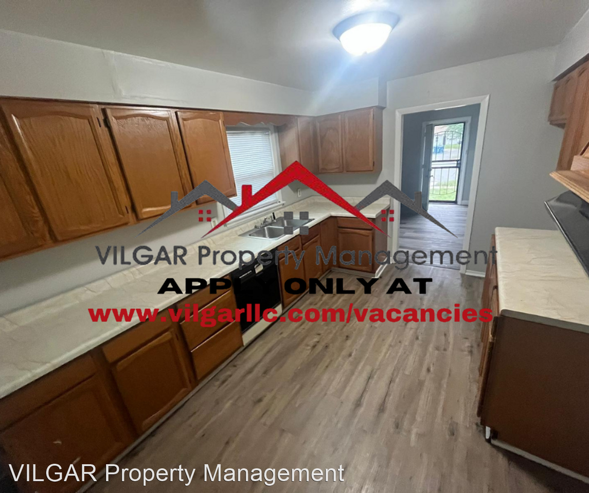 674 Allen St - Photo 3 of 22