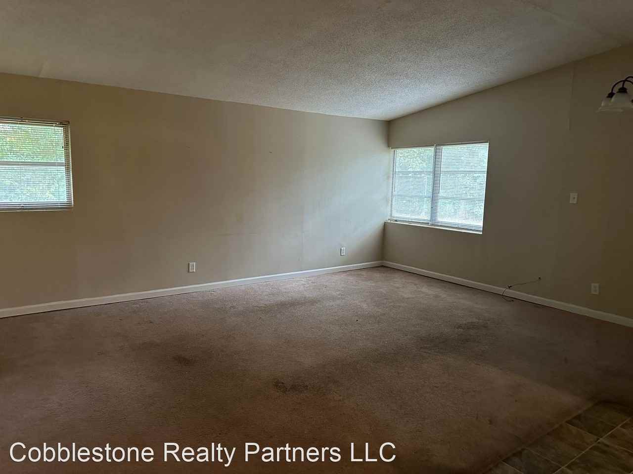 1919 S Riverview Cir - Photo 2 of 12