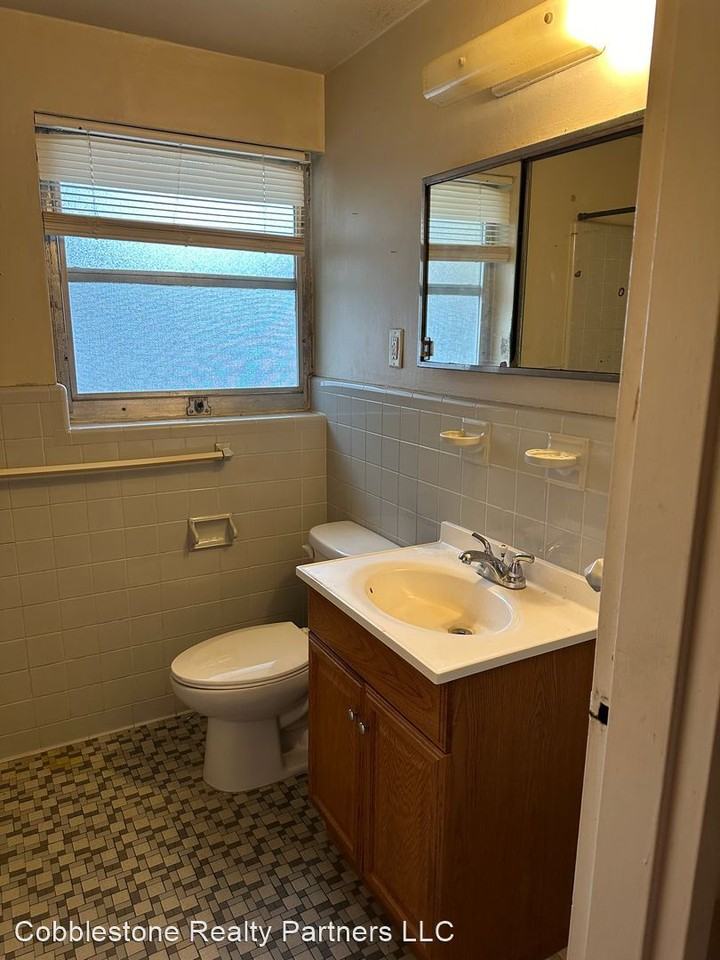 1919 S Riverview Cir - Photo 3 of 12