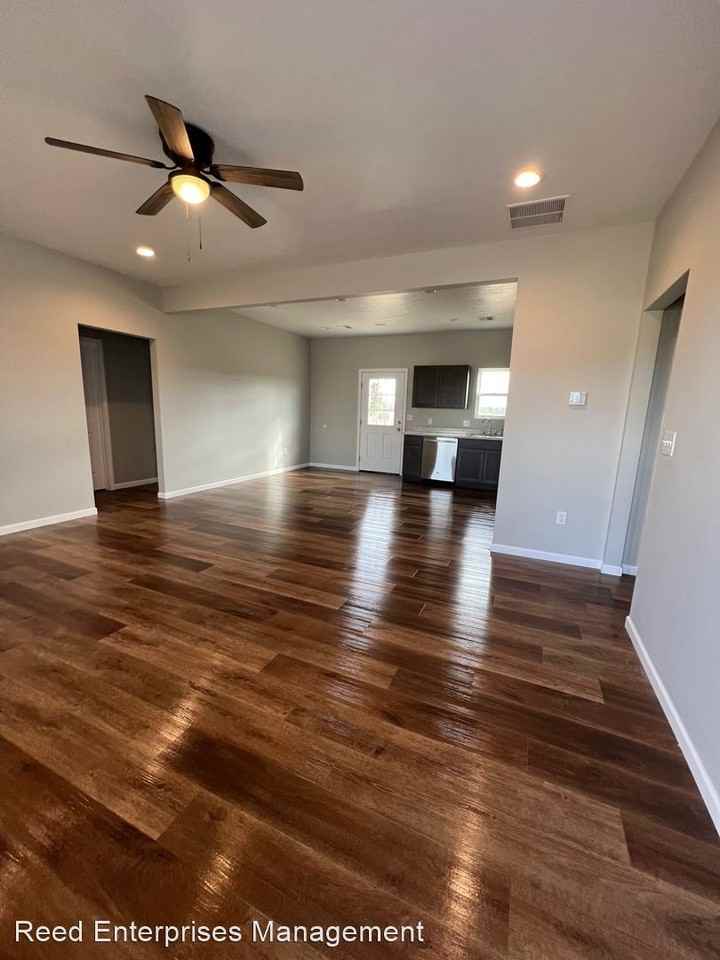 104 Bluegrass St - Photo 2 of 20