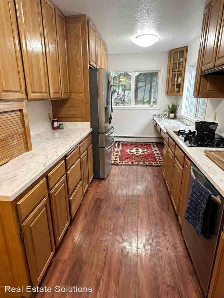 8245 Mentra St - Photo 3 of 44