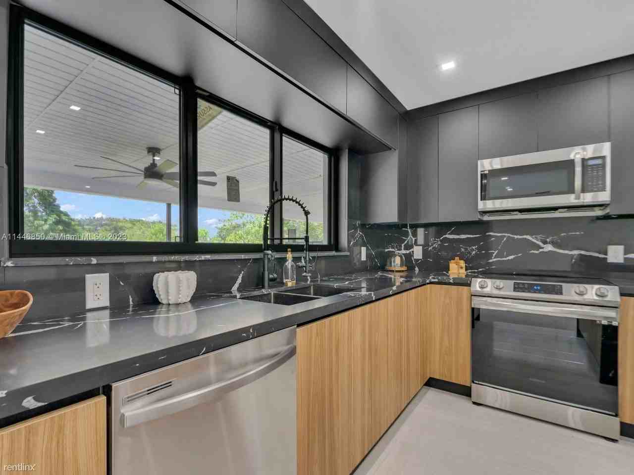 17680 Sw 54th St - Photo 2 of 4