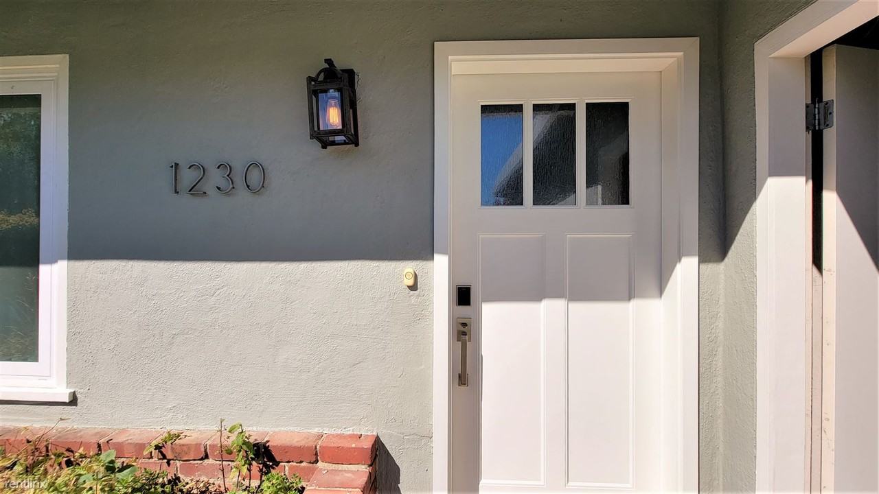 1230 Roosevelt Ave - Photo 3 of 37