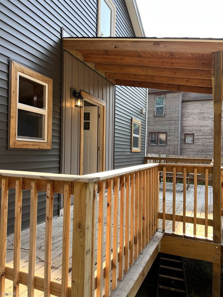 111 W Elm St - Photo 2 of 18