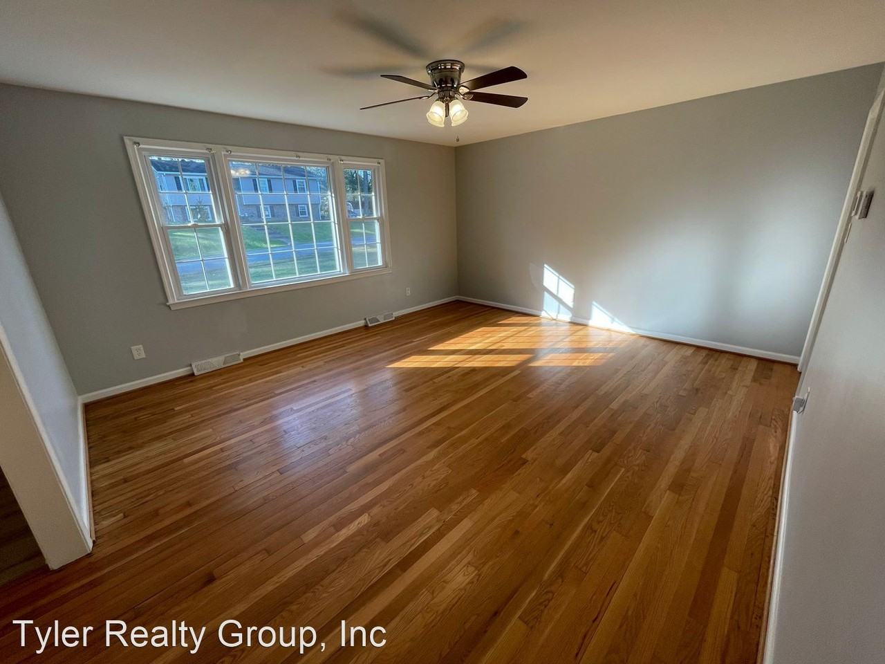 2703 Toronto Ln - Photo 2 of 23