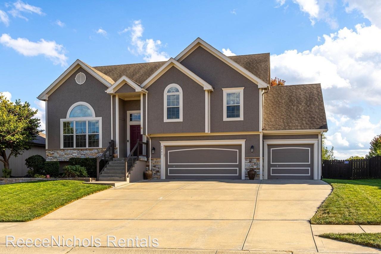 2905 Nw 62nd Ter - Photo 3 of 34