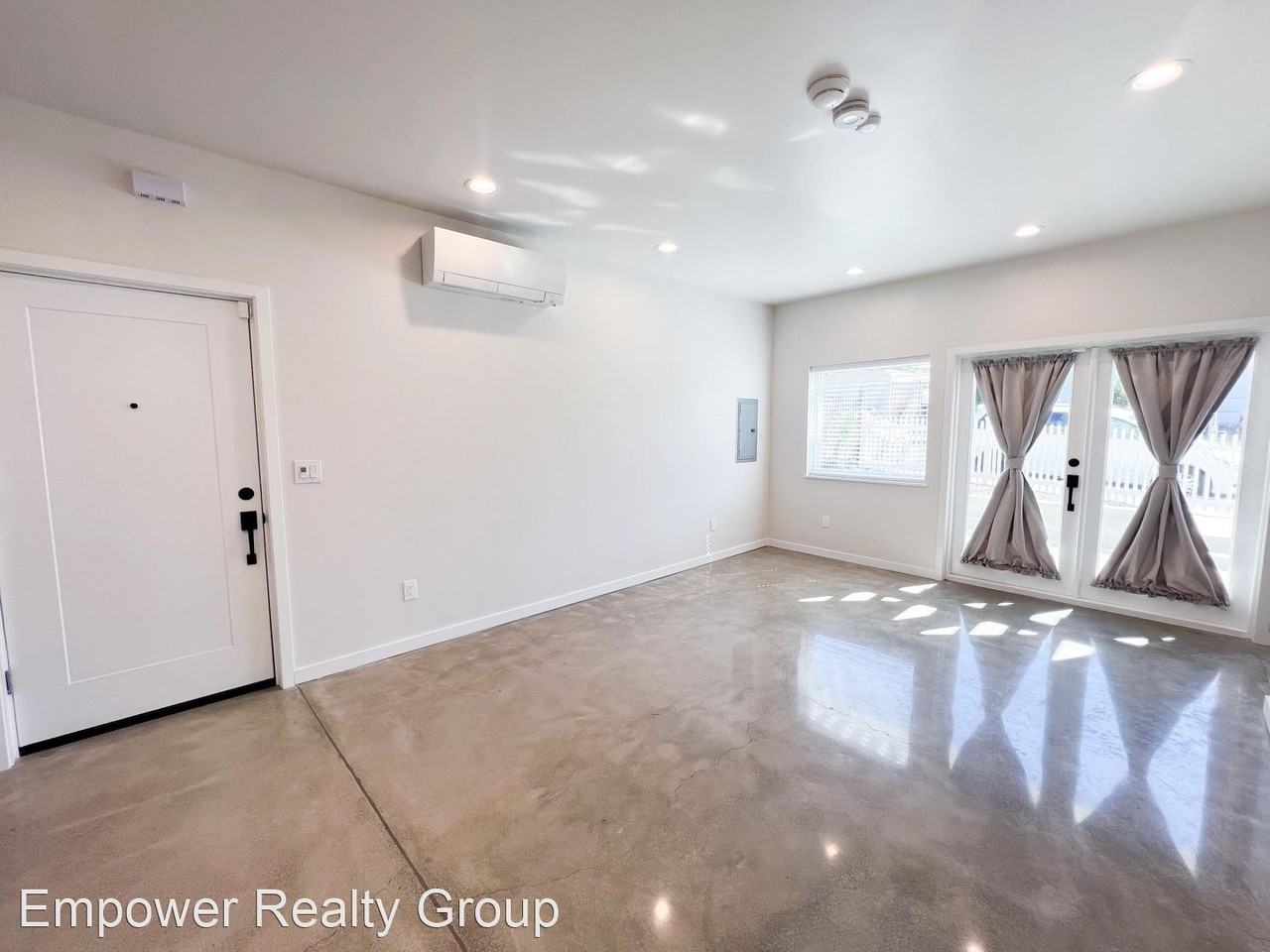 2405 10th Ave - Photo 3 of 20