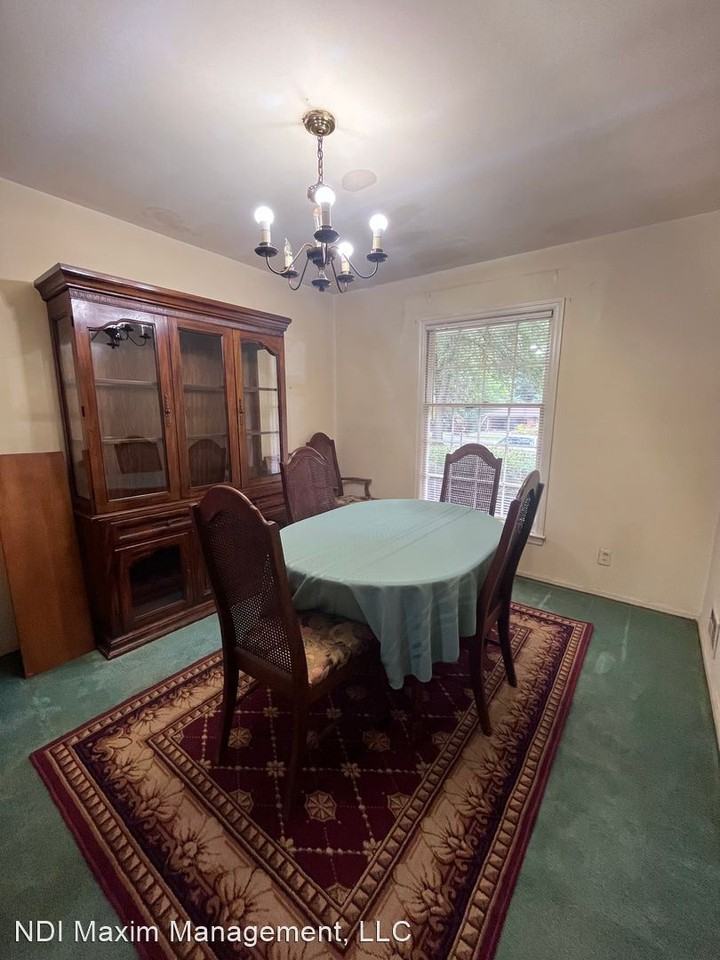 1589 Lakeland Cir - Photo 2 of 13