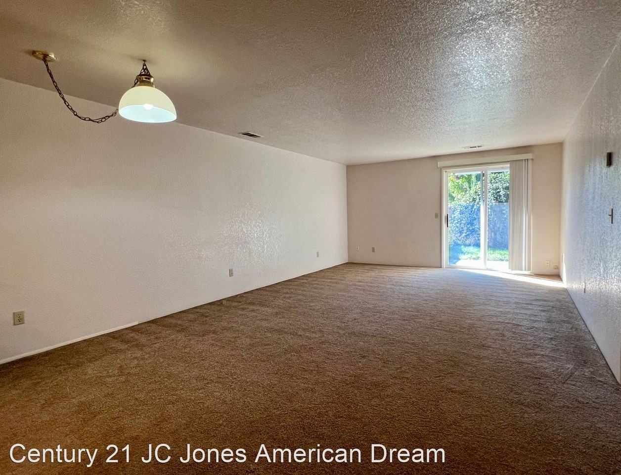 1400/1402 SW Kokanee Ln - Photo 2 of 6