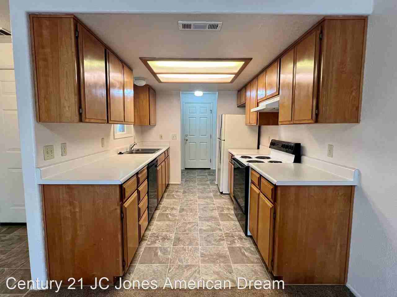 1400/1402 SW Kokanee Ln - Photo 3 of 6