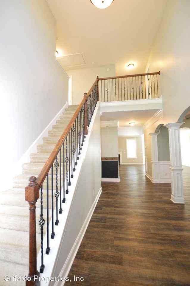 201 Marsh Island Dr - Photo 3 of 38