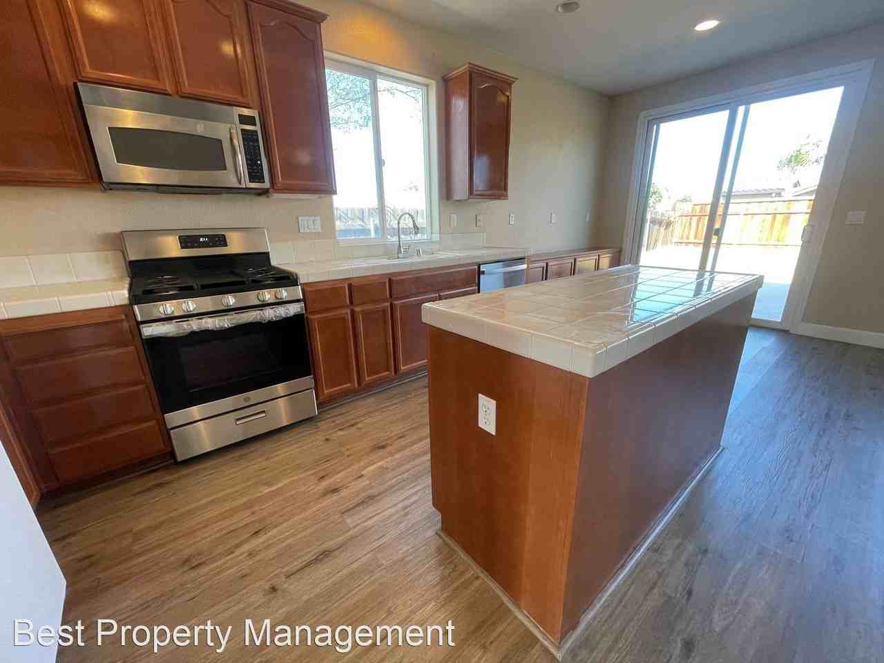 10 Leila Ct - Photo 3 of 16
