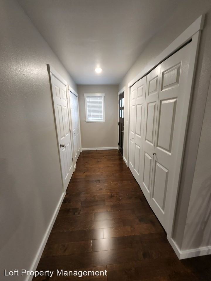 2025 Moss Drive - Photo 2 of 15