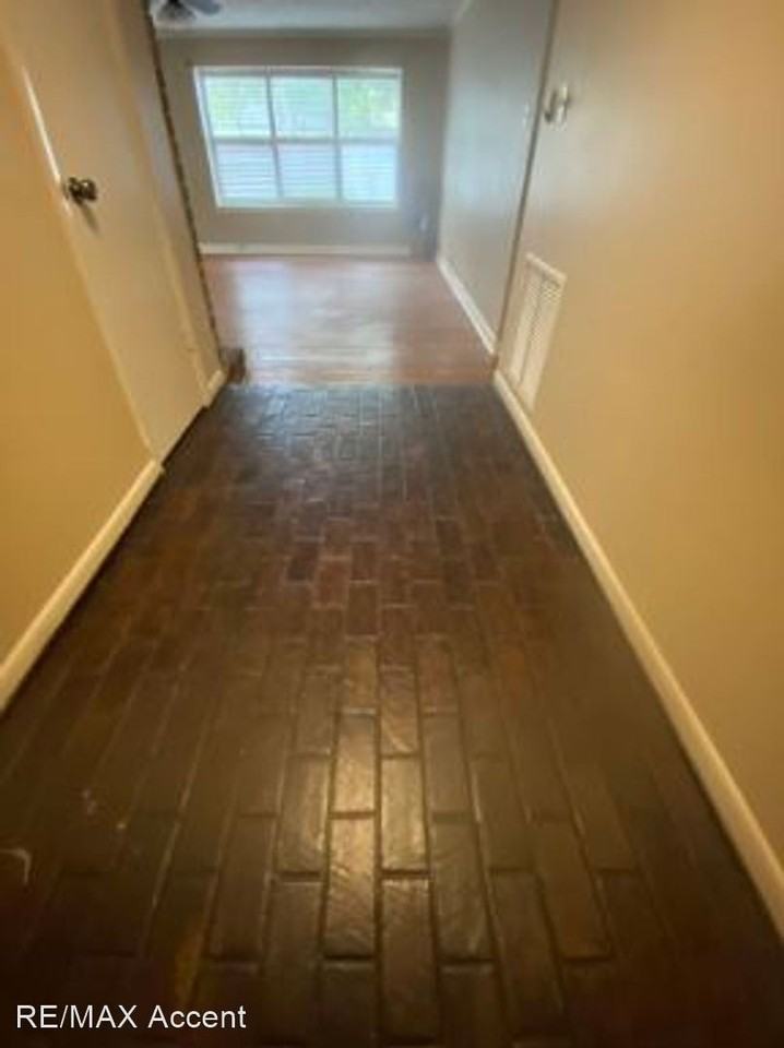 13 Marseilles Ct - Photo 3 of 16