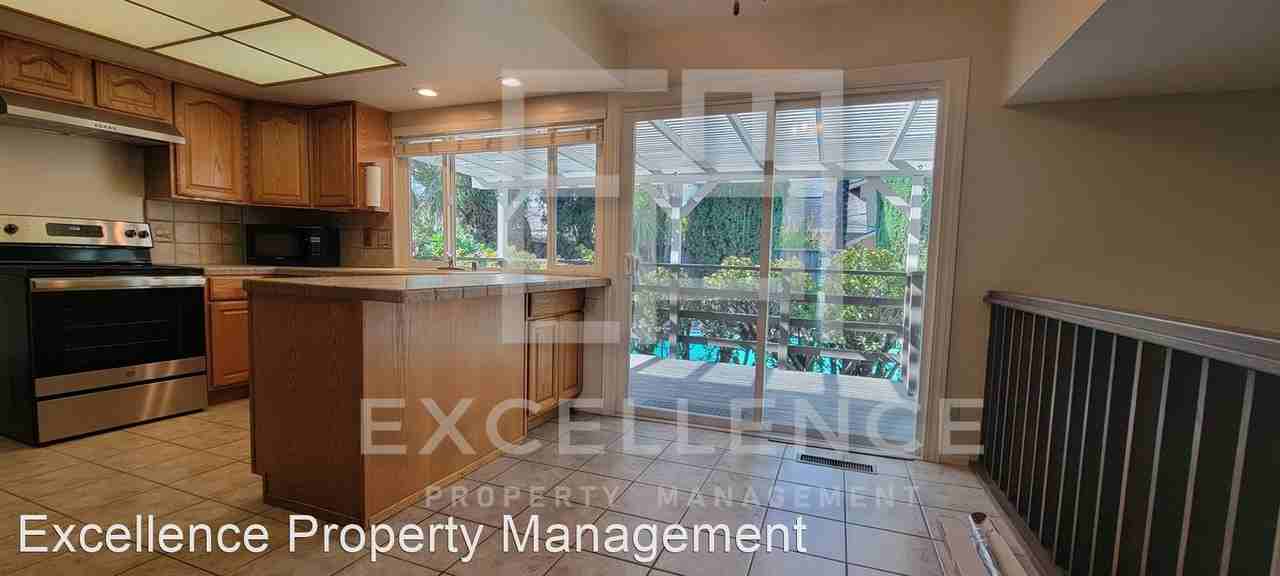 4471 Hampshire Pl - Photo 3 of 17