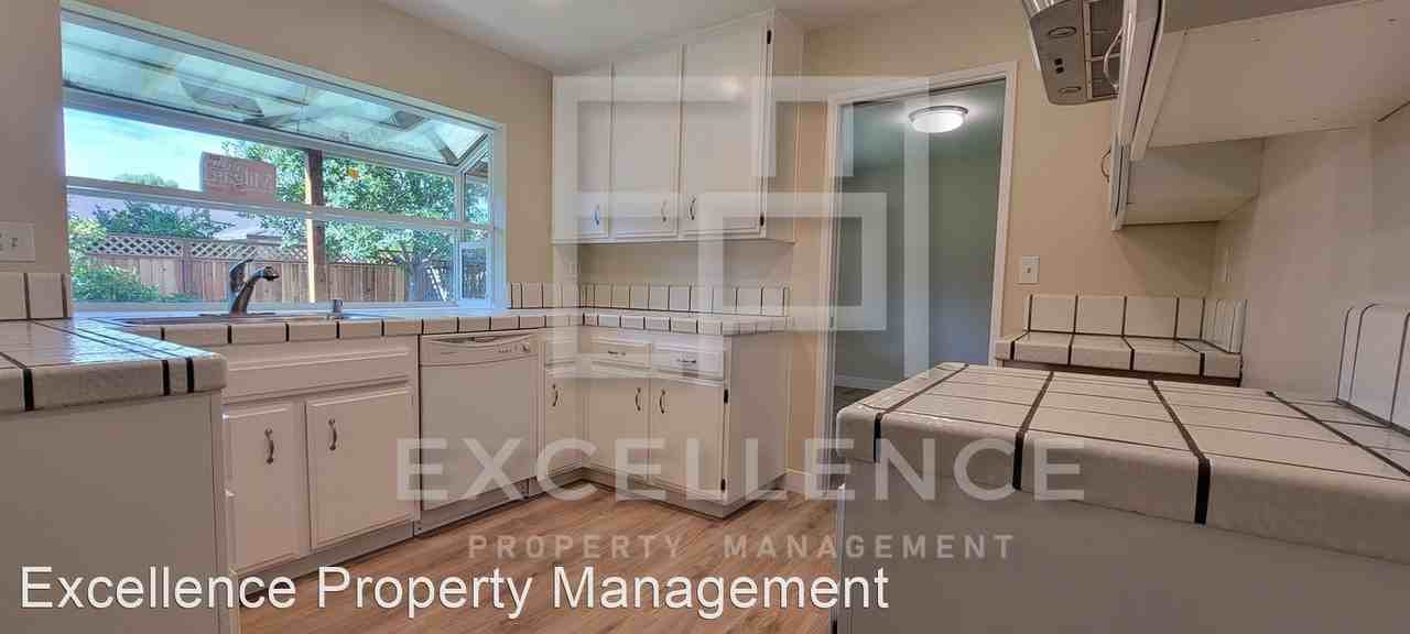 674 New Ireland Ct - Photo 2 of 19