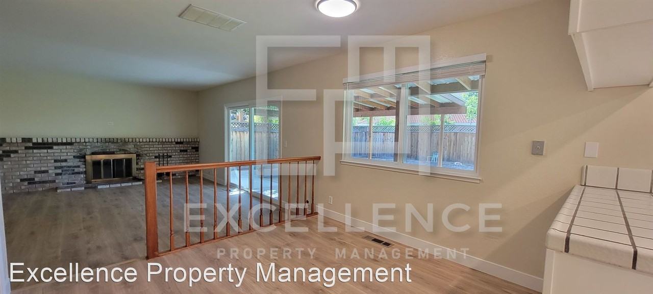 674 New Ireland Ct - Photo 3 of 19