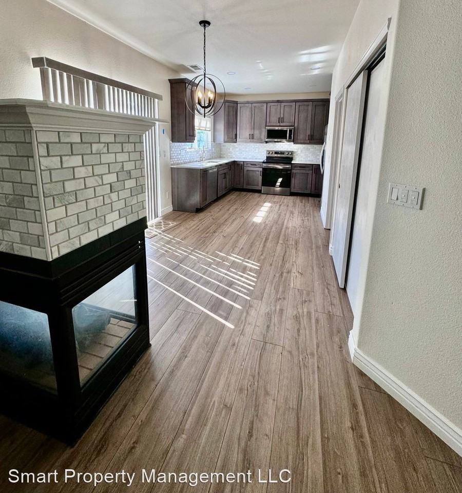 6868 W Rockland Pl - Photo 2 of 14