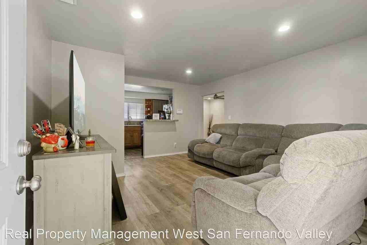 8419 Wakefield Ave - Photo 3 of 37