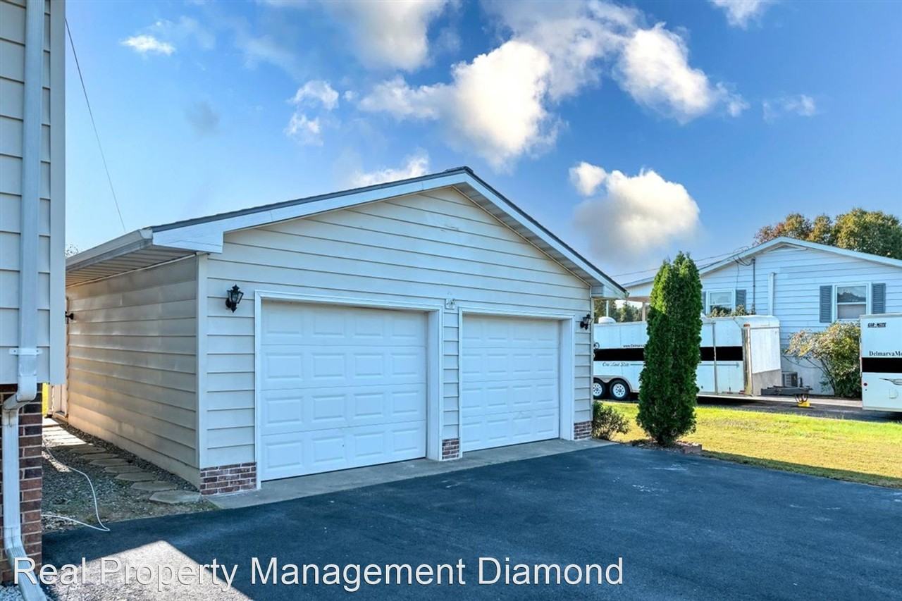 636 Evans Dr - Photo 2 of 23