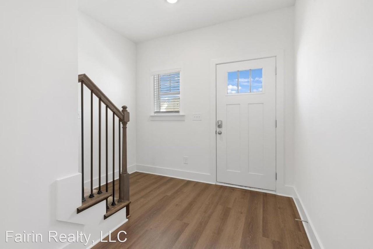 127 Hampton Cir - Photo 3 of 34