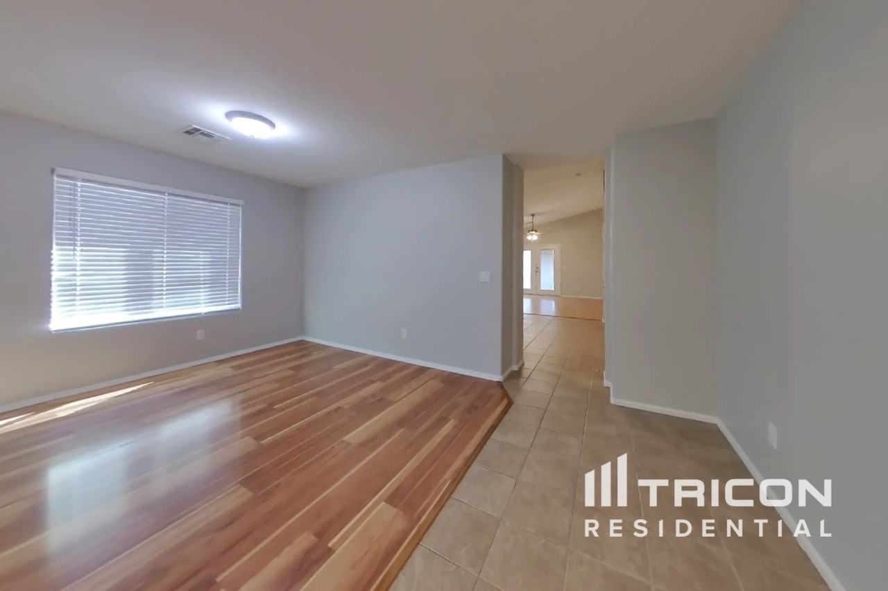 23581 W Mobile Ln - Photo 2 of 31