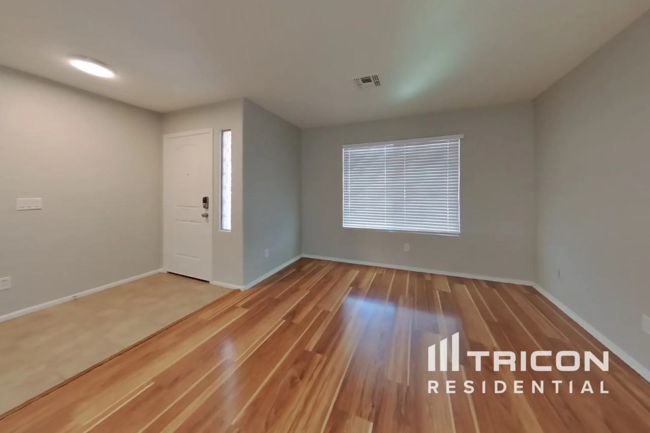 23581 W Mobile Ln - Photo 3 of 31
