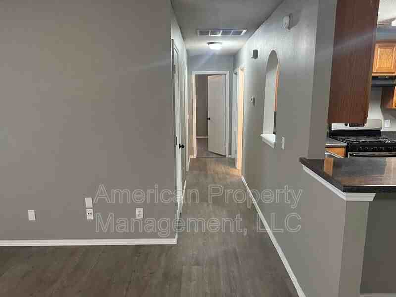 4712 Ne Wisconsin St - Photo 2 of 10