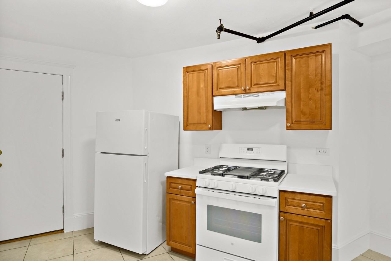 2 Walnut St #2 - Photo 4 of 21