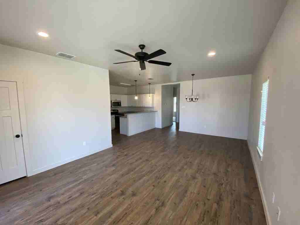 2539 138th St - Photo 2 of 10