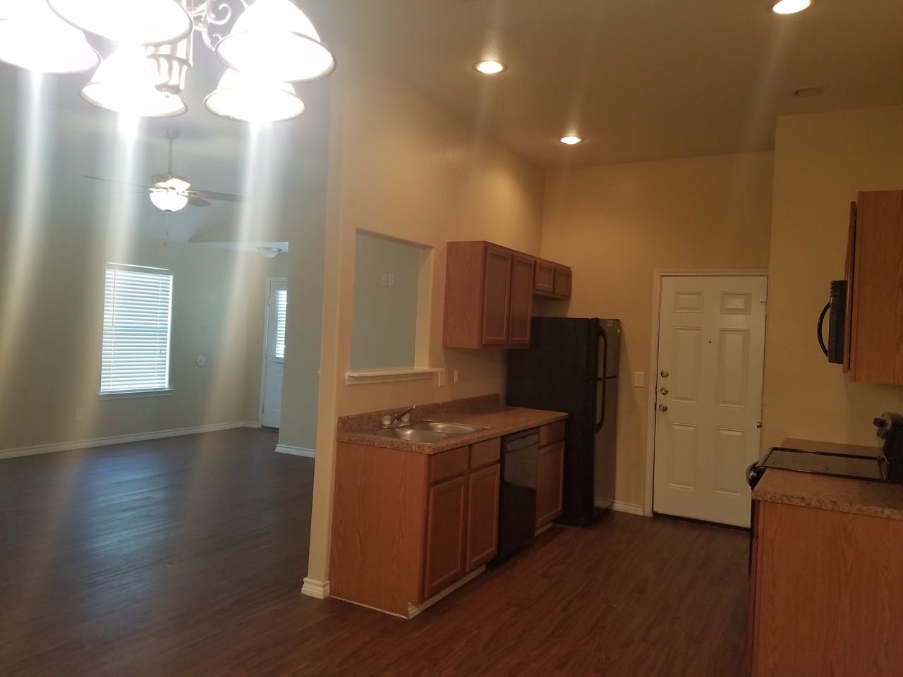 1102 Cedar St - Photo 3 of 6