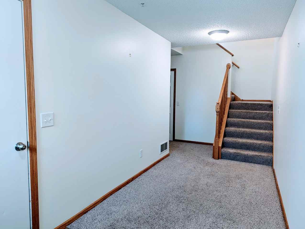 3867 Abercrombie Ln - Photo 2 of 17