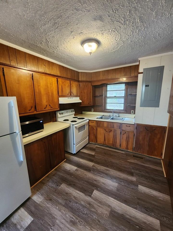 297 Anderson Ln - Photo 2 of 9