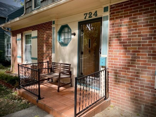 724 W Gregory Blvd - Photo 3 of 36