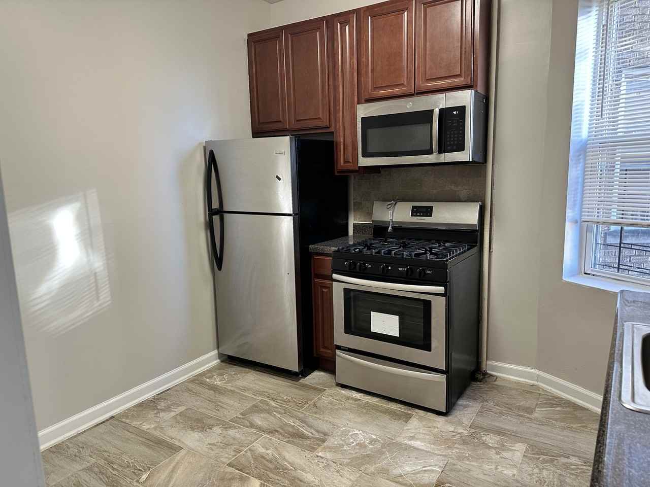 146 Manhattan Avenue ##1 - Photo 6 of 24