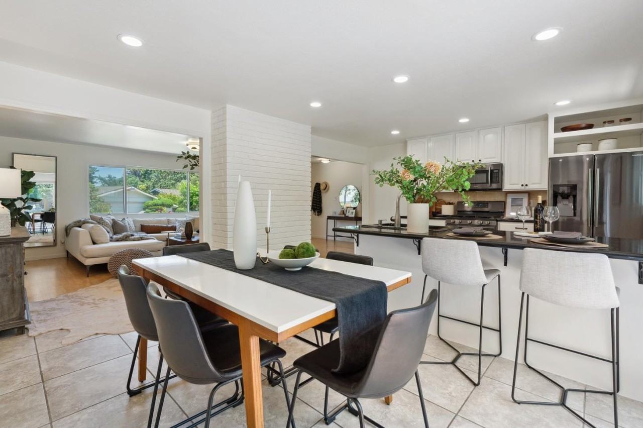 2076 Mallard Drive - Photo 2 of 10