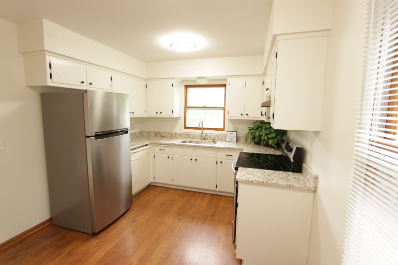 172 N Brookfield Rd - Photo 2 of 23