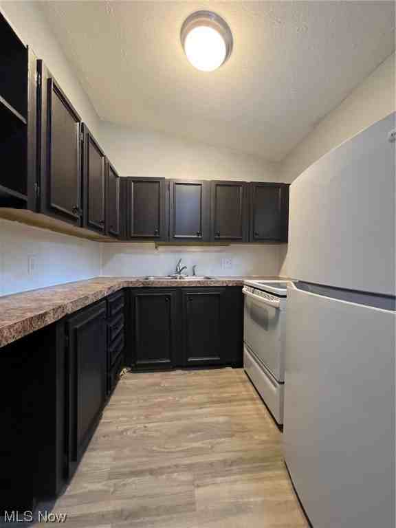 1106 La Croix Ave - Photo 3 of 13