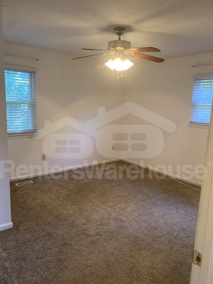 7107 Avesbury Ln - Photo 3 of 10