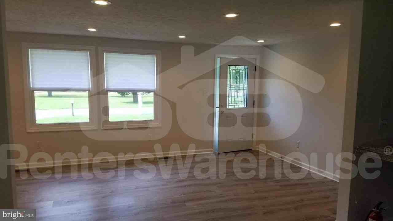 5537 Franklin Blvd - Photo 3 of 10